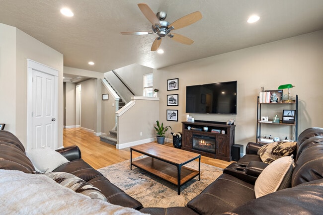 Building Photo - 2733 E Decameron Ln