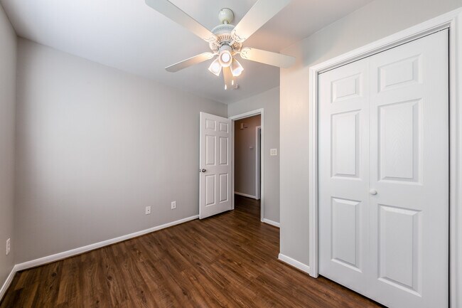 Building Photo - 2218 Naomi St