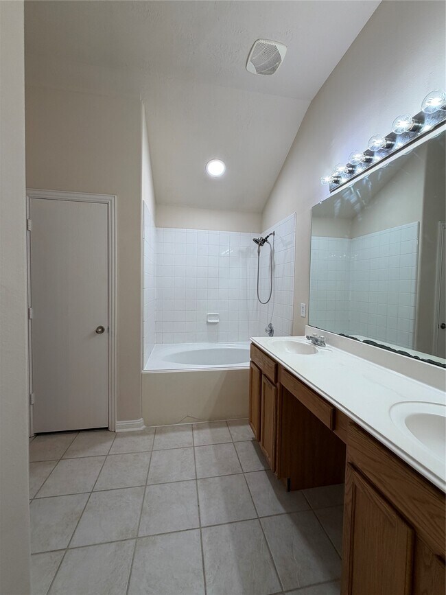 Building Photo - 4734 Lonestone Cir