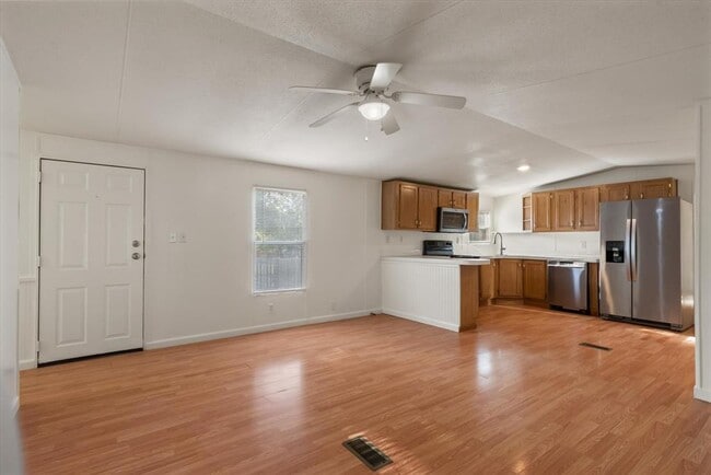 Building Photo - 1611 San Gabriel Ranch Rd