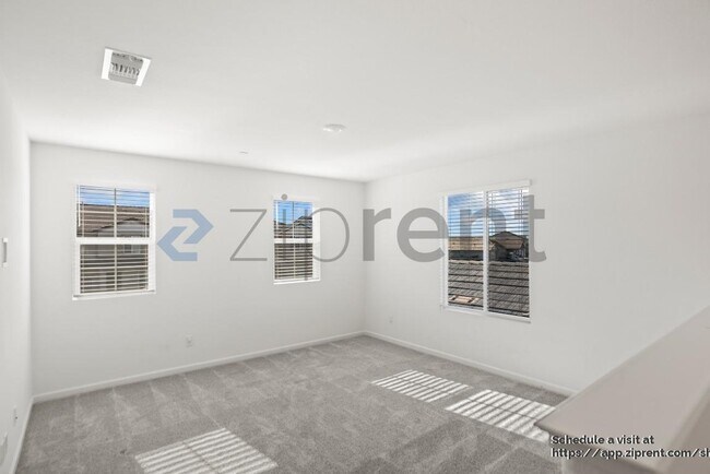 Building Photo - 861 Pipit St