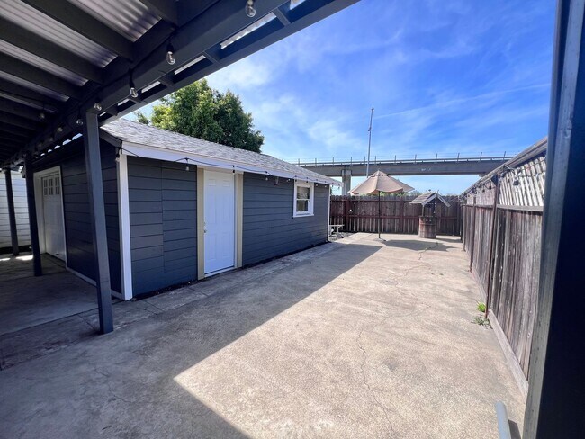 Building Photo - $500 MOVE IN SPECIAL!!! Fully Updated Home in San Leandro Available for Rent!!