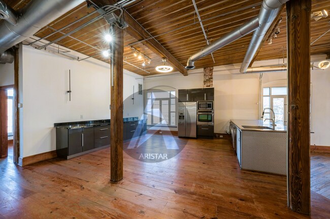 Building Photo - 161 Mangum St SW