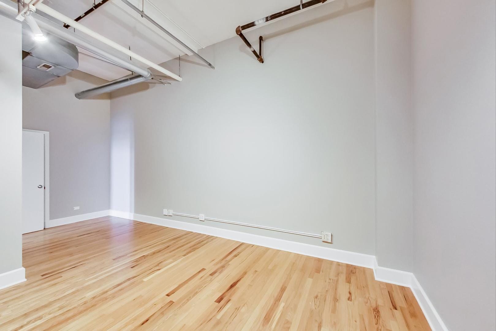 Building Photo - 165 N Canal St