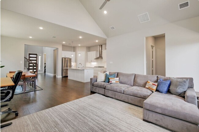 Building Photo - 6842 Gavin Dr