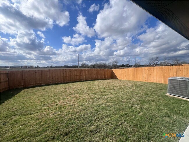 Building Photo - 1644 Layne Lp