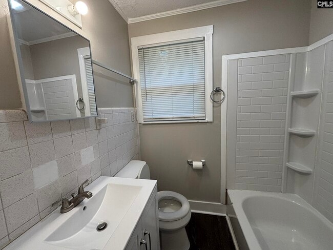 Building Photo - 3800 Fern Ave