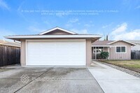 Building Photo - 1024 Woodridge Dr