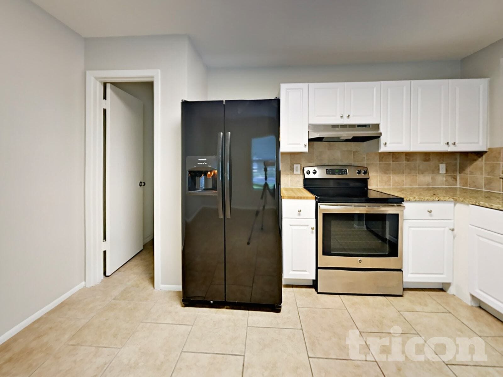 Building Photo - 7606 Chatsworth