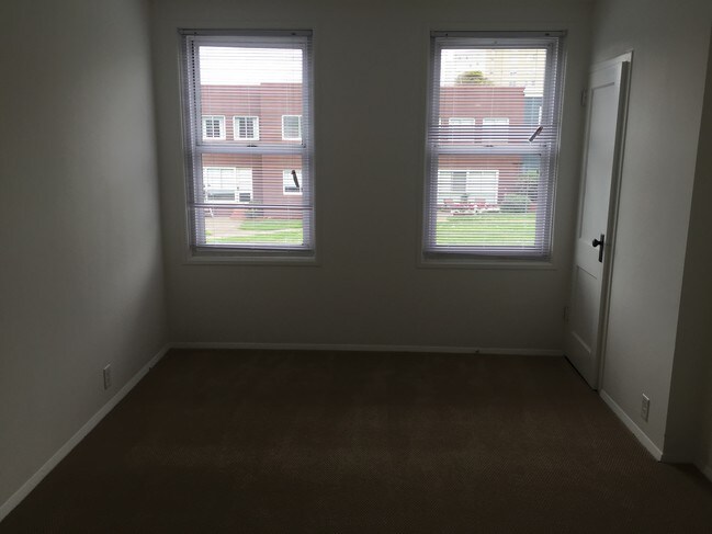 Building Photo - 332 Garces Dr