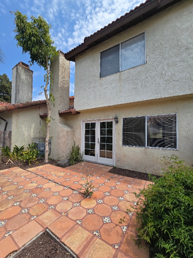 Building Photo - Light-Filled End Unit Condo, 2BD/2.5BA wit...