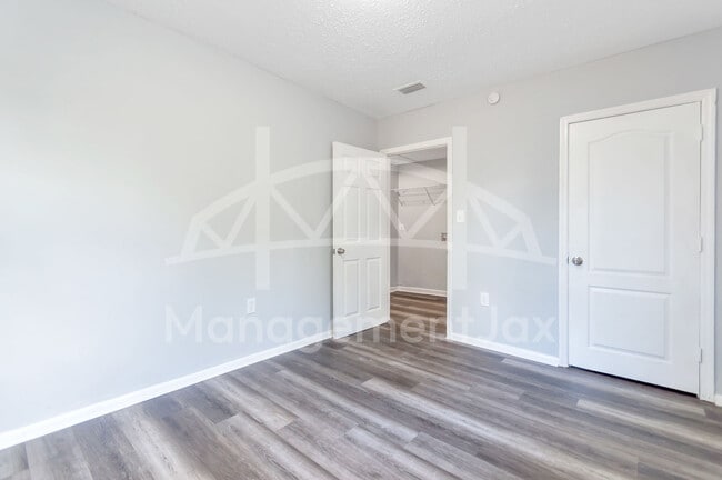 Building Photo - 1165 Hart St