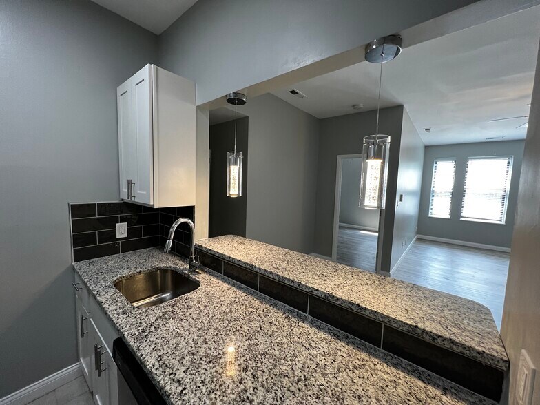 Building Photo - 629 Clara Ave