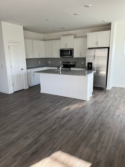 Kitchen- New Appliances - 3632 Pamlico St