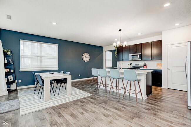 Building Photo - 2214 Warbler St