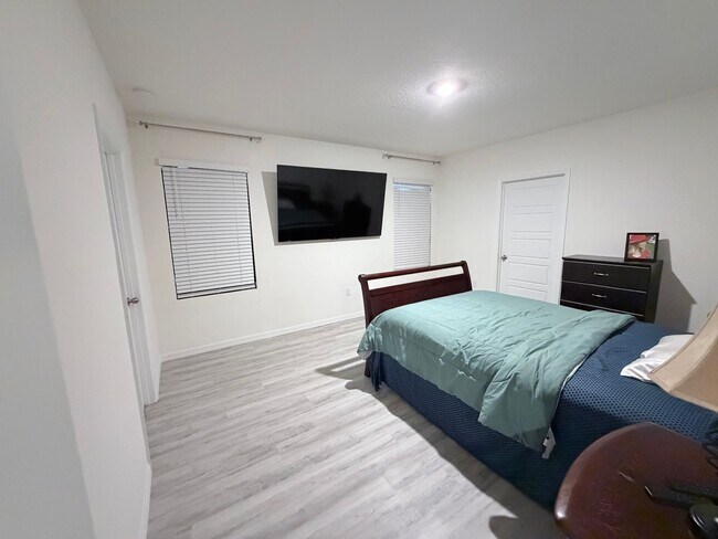 Building Photo - 3013 Moulin Rd