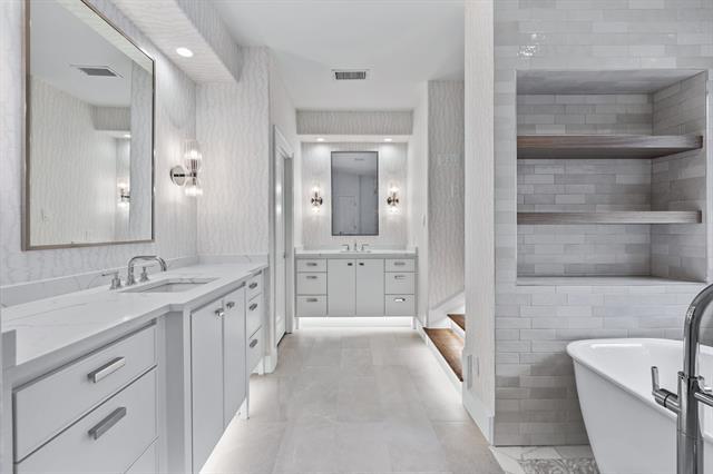 Building Photo - 4318 University Blvd