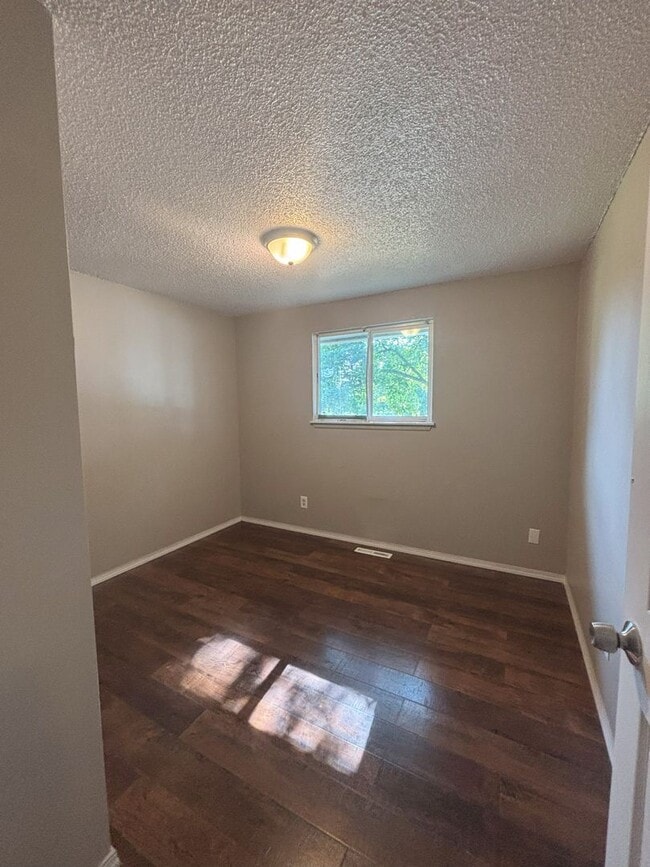 Building Photo - Cozy 4BR Home with Extra Space & Outdoor C...