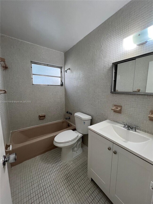 Building Photo - 675 SW 7th Ave