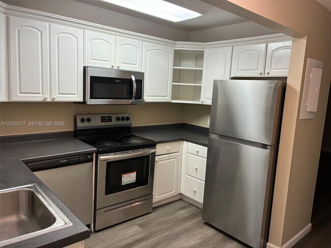 Building Photo - 617 Ixoria Ave