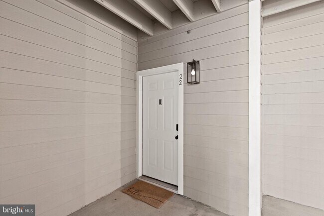 Building Photo - 1704 Lake Shore Crest Dr