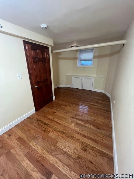 Building Photo - 154 Magazine St