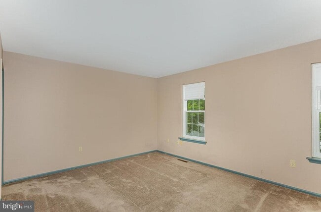 Building Photo - 1140 Hedgerow Ln