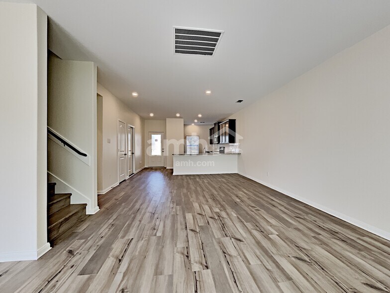 Building Photo - 236 Foster Ln