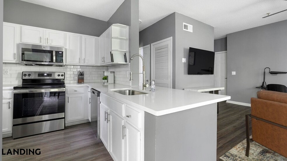 Building Photo - 100 Peyton Pl SW