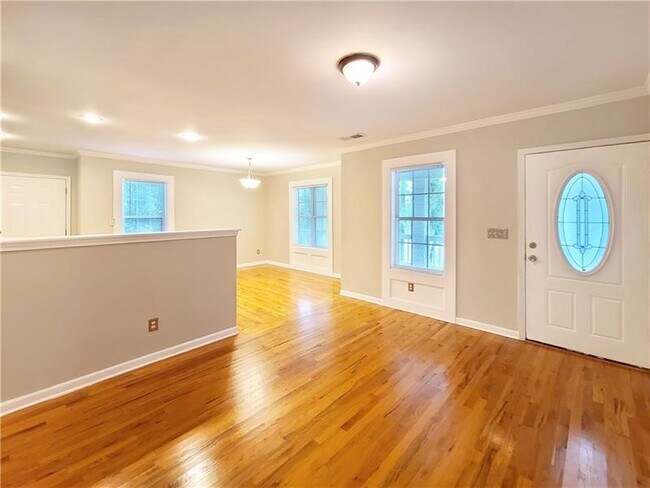 Building Photo - 140 Brook Cir SE