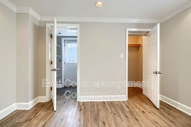 Building Photo - 1122 Scott St