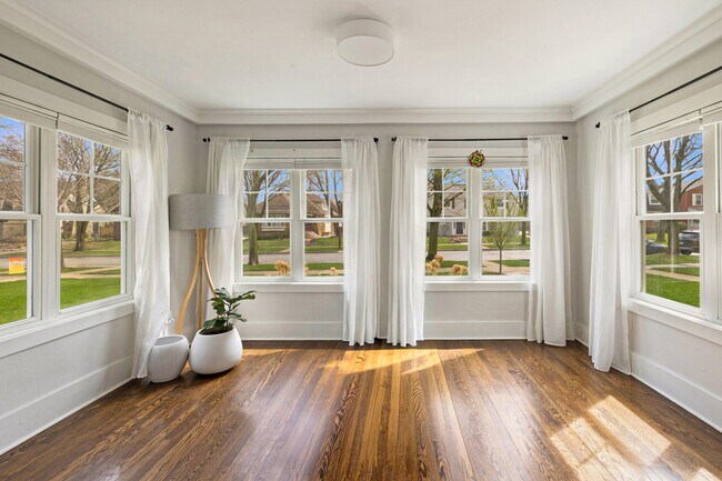 Building Photo - 4445 N Frederick Ave