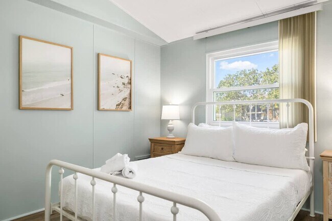 Building Photo - 10034 Hamp Dr