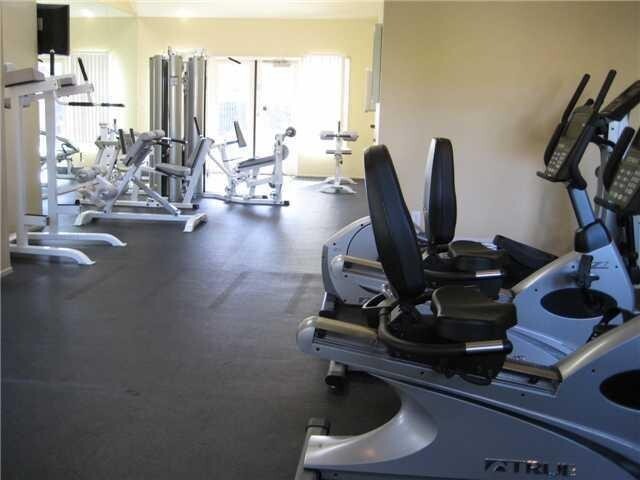 Building Photo - RB Luxury 2 Br Townhome 2 car spots Laundry $3190 TEXT 760-715-5861