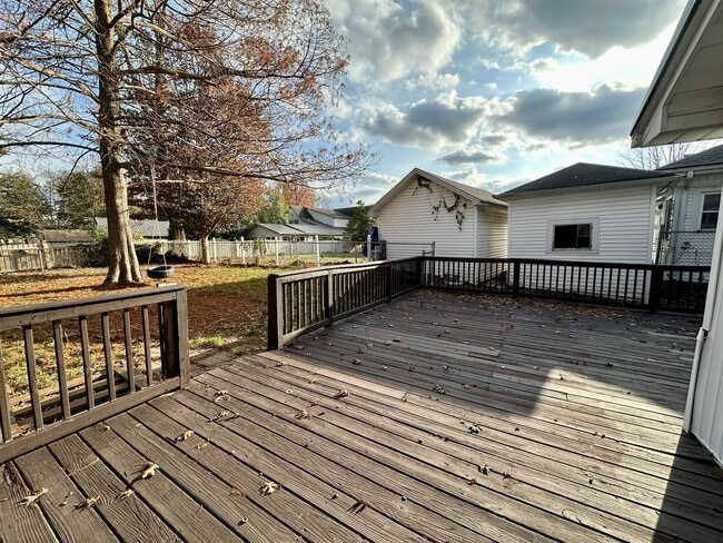 Building Photo - 463 Linden Ave