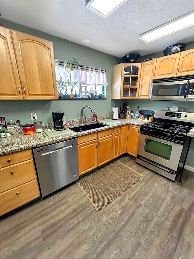 Building Photo - Charming 2-bedroom, 1-bath home in Oakdale, PA!