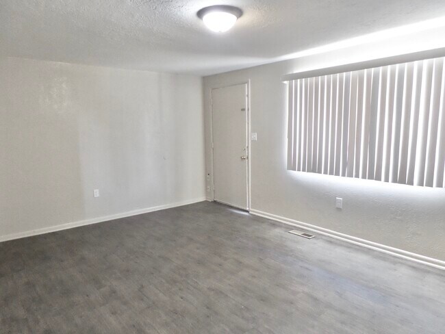 Building Photo - 2014 W 4700 S