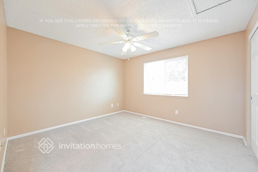Building Photo - 14922 E 50th Dr
