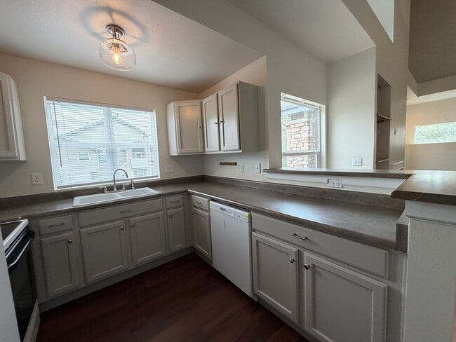 Building Photo - Remodeled Top-Level Condo in Pool Community Near Shopping & Dining
