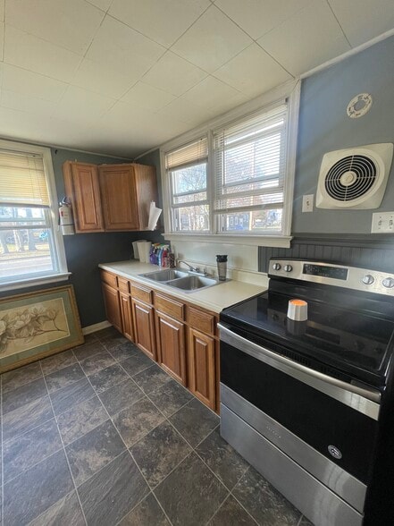 Building Photo - 71 5th St