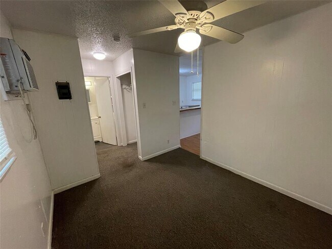 Building Photo - 2711 Hemphill Park