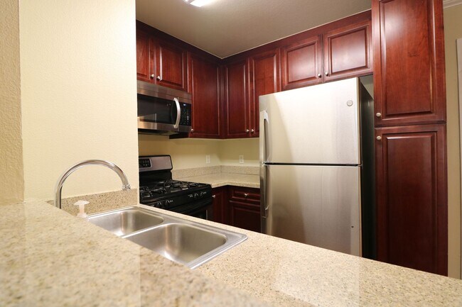 Building Photo - 1/Bed. Condo in Woodland Hills, Warner Center !!