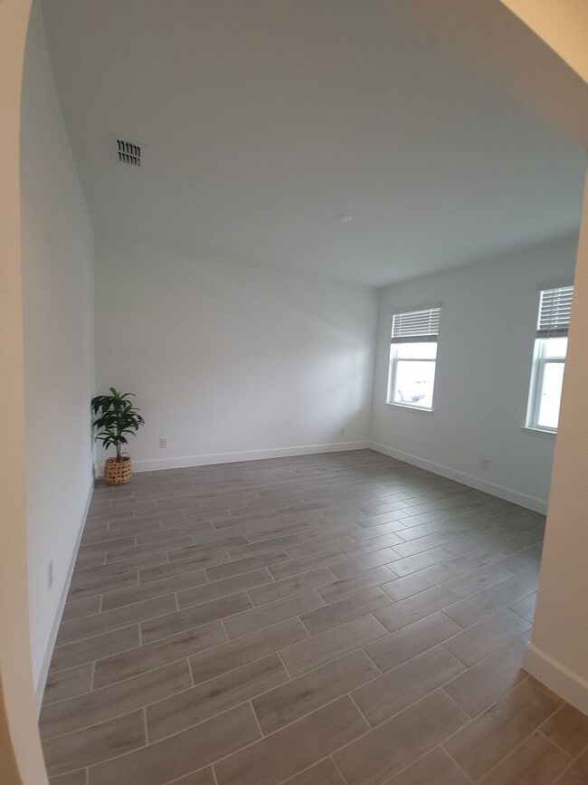 Building Photo - 5 Bedroom Brand New House with Innovative Technology near Winter Park