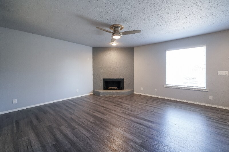 Building Photo - 507 N Davis Ave