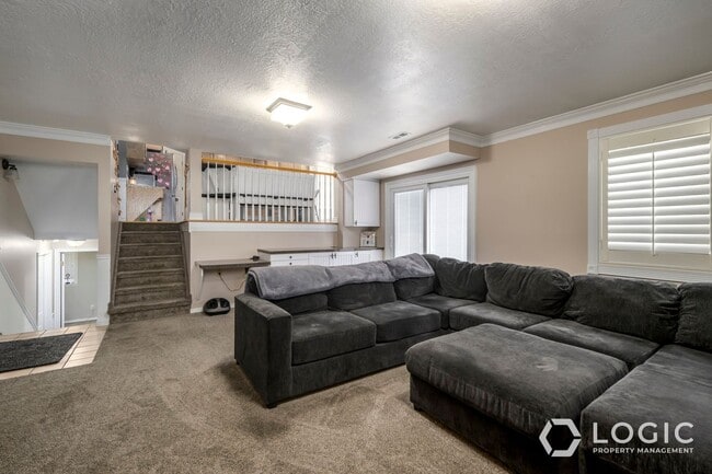 Building Photo - Beautiful Home in Kaysville UT!