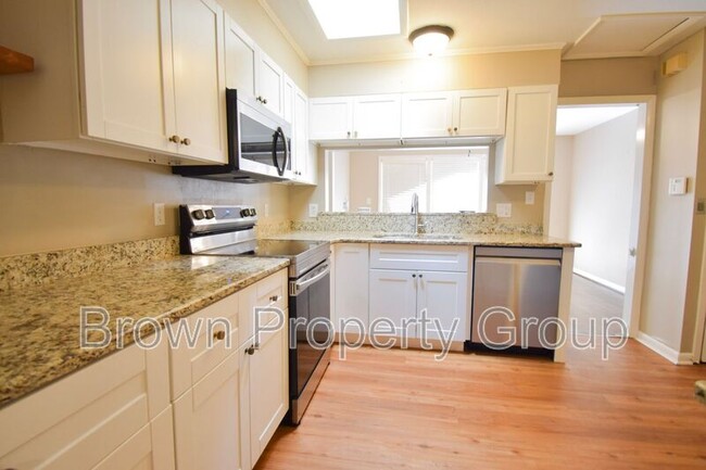 Building Photo - 248 Westwood Dr