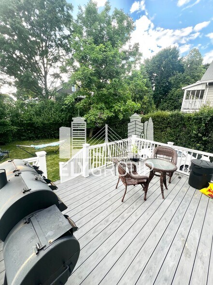 Building Photo - 230 Lake St