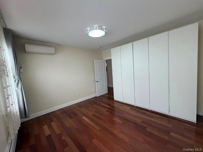 Building Photo - 30 Herkomer St