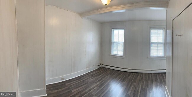 Building Photo - 822 Columbus Rd
