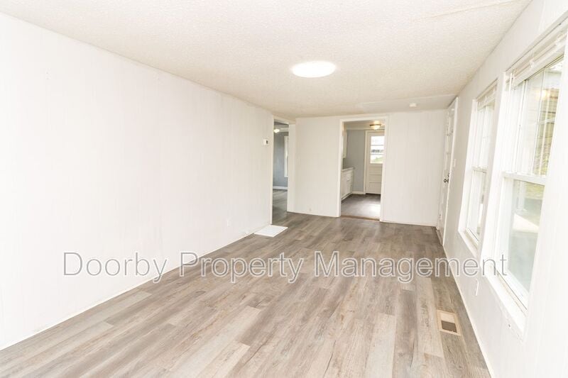 Building Photo - 966 Beason Dr